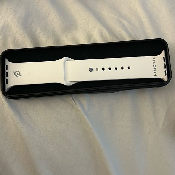 Peloton Apple Watch Bands 44mm Short - Picture 1 of 3